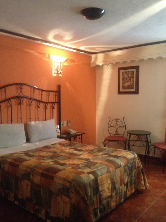 Hotel La Paz Гвадалахара Номер фото